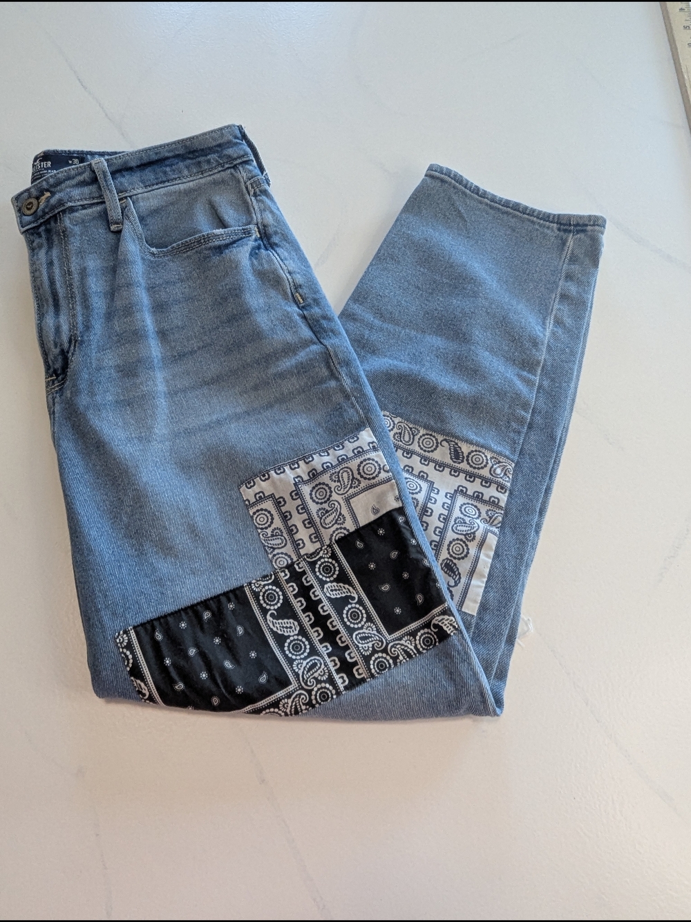 Hollister Bandana Patch Ultra High Rise Mom Jeans 11R W30 L27 Distressed Vtg